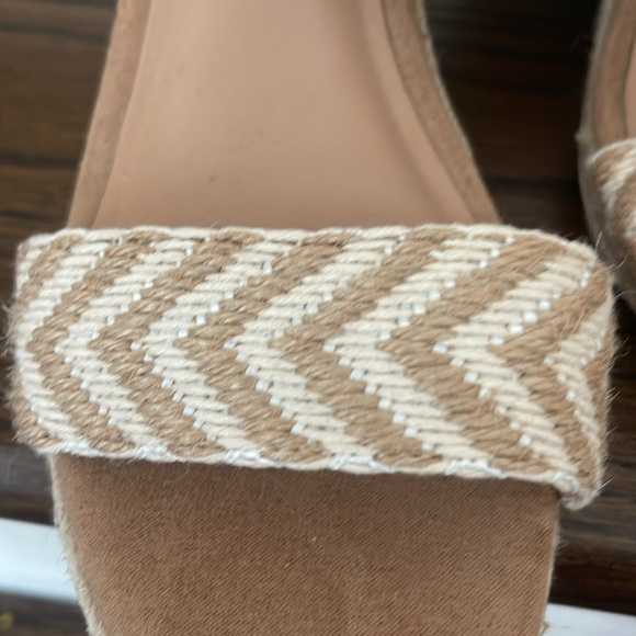 Old Navy Wedge Sandals - Picture 4 of 6